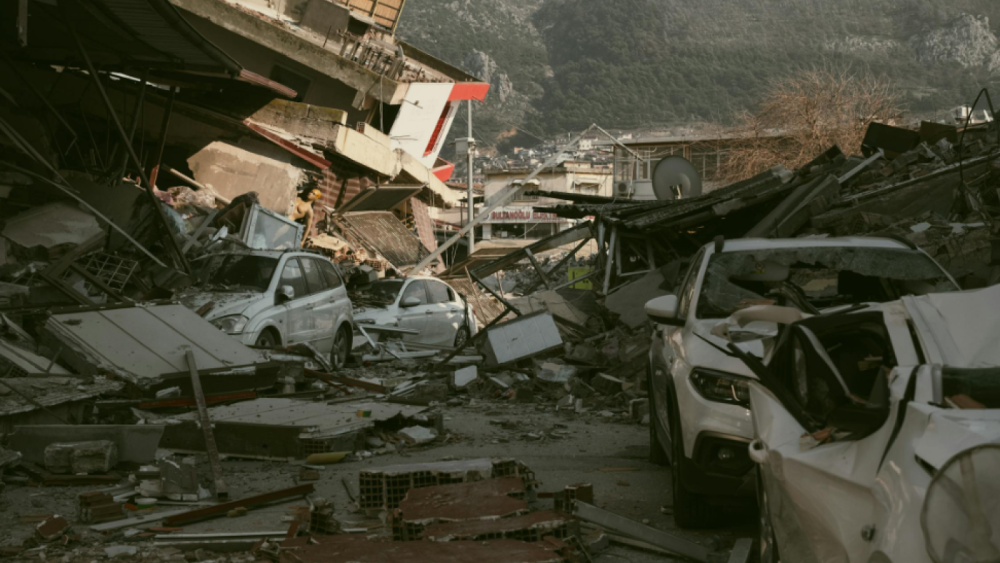 Sarsıntının Gölgesinde / 6 Şubat. Saat 4:17 .......2023